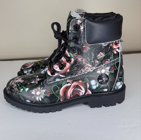 Timberland Women Heritage 6" WATERPROOF Black Floral Roses Nubuck Boots Size 6.5 - Picture 1 of 7